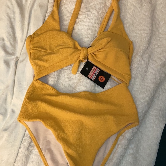 Yellow cut -out swimsuit - Picture 4 of 7